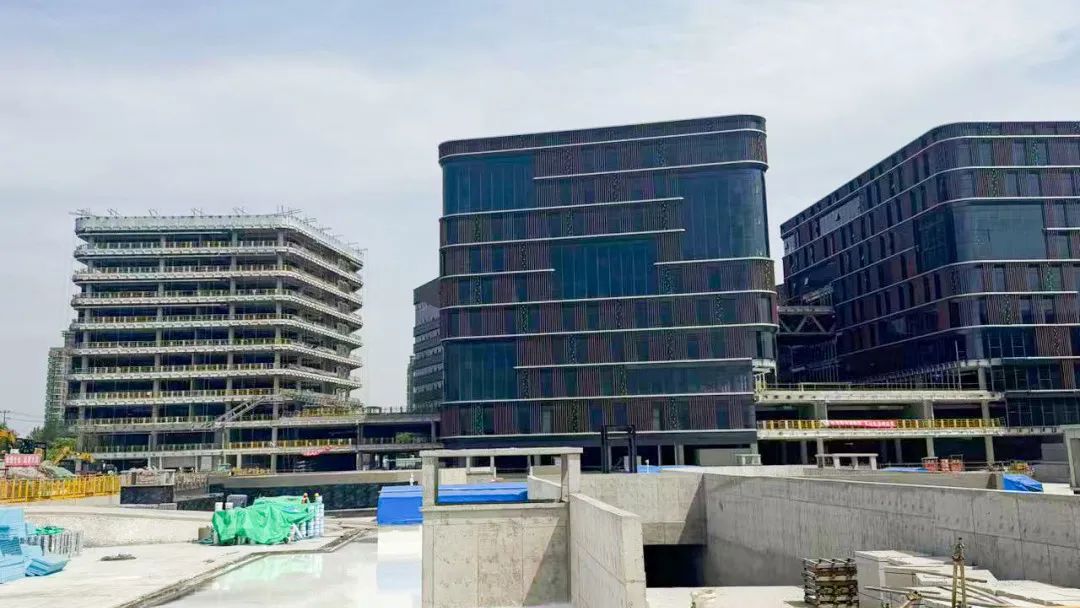 CA88机器人“尖兵”集结，上海建工一建集团力推“内墙粉刷系列机器人”规模化应用(图1)