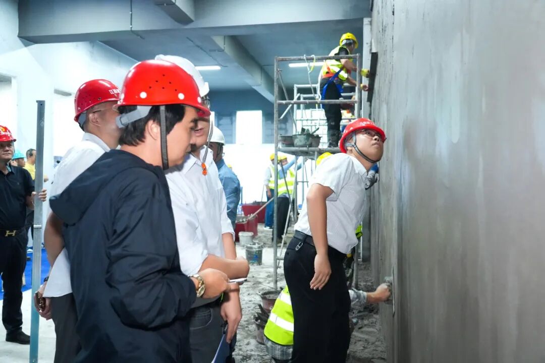 抹灰机器人vs传统人工：江西建工“CA88机器人&匠心手艺人技能大赛”在南京举行(图11)